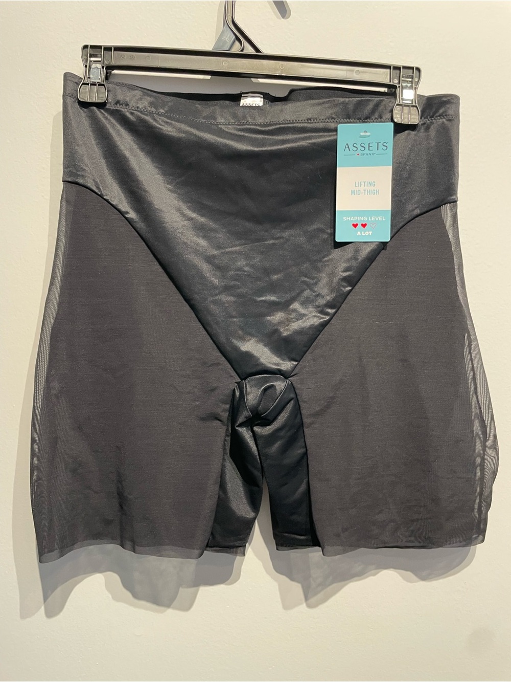 ASSETS by SPANX Booty Lifting Mid-Thigh Shorts Black XL NWT